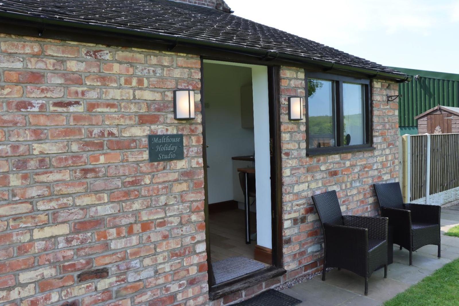 Malthouse Farm Cottage Studio Dilhorne Exterior photo