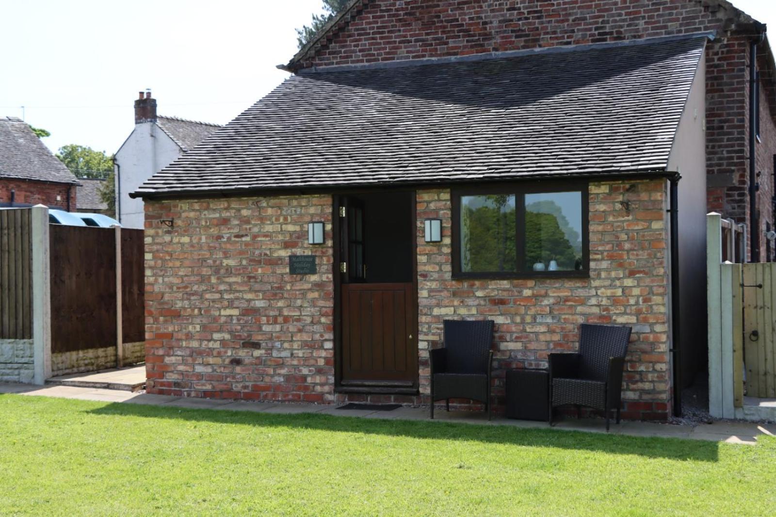Malthouse Farm Cottage Studio Dilhorne Exterior photo